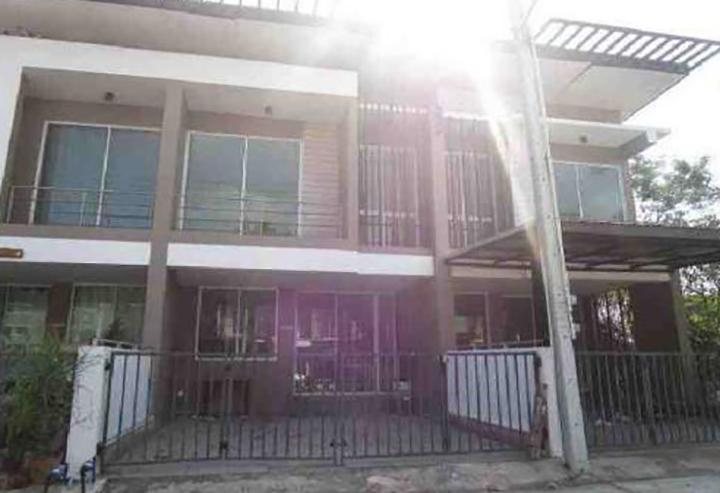115/30 หมู่บ้าน เอสพี ทาวน์โฮม โรงโป๊ะ  ตะเคียนเตี้ย บางละมุง ชลบุรี